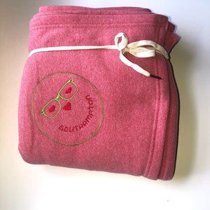 LARGE, SOFT AND COMFORTABLE EMBROIDERED BLANKET